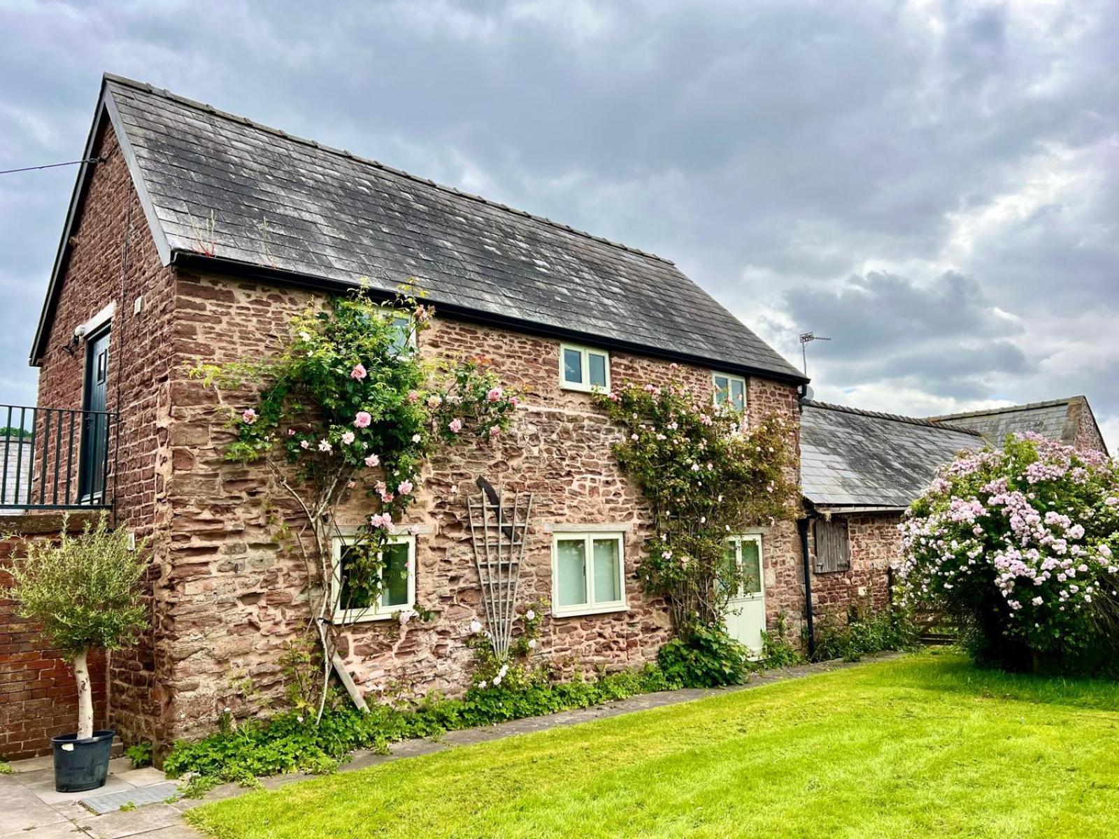 Abenhall Cottages Mitcheldean Exterior photo