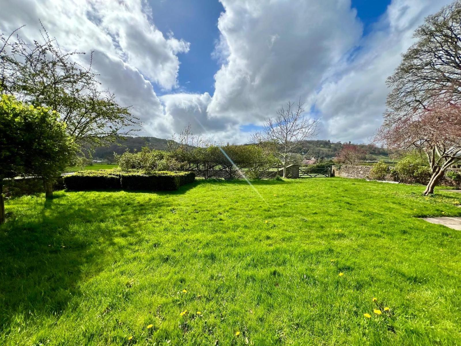 Abenhall Cottages Mitcheldean Exterior photo